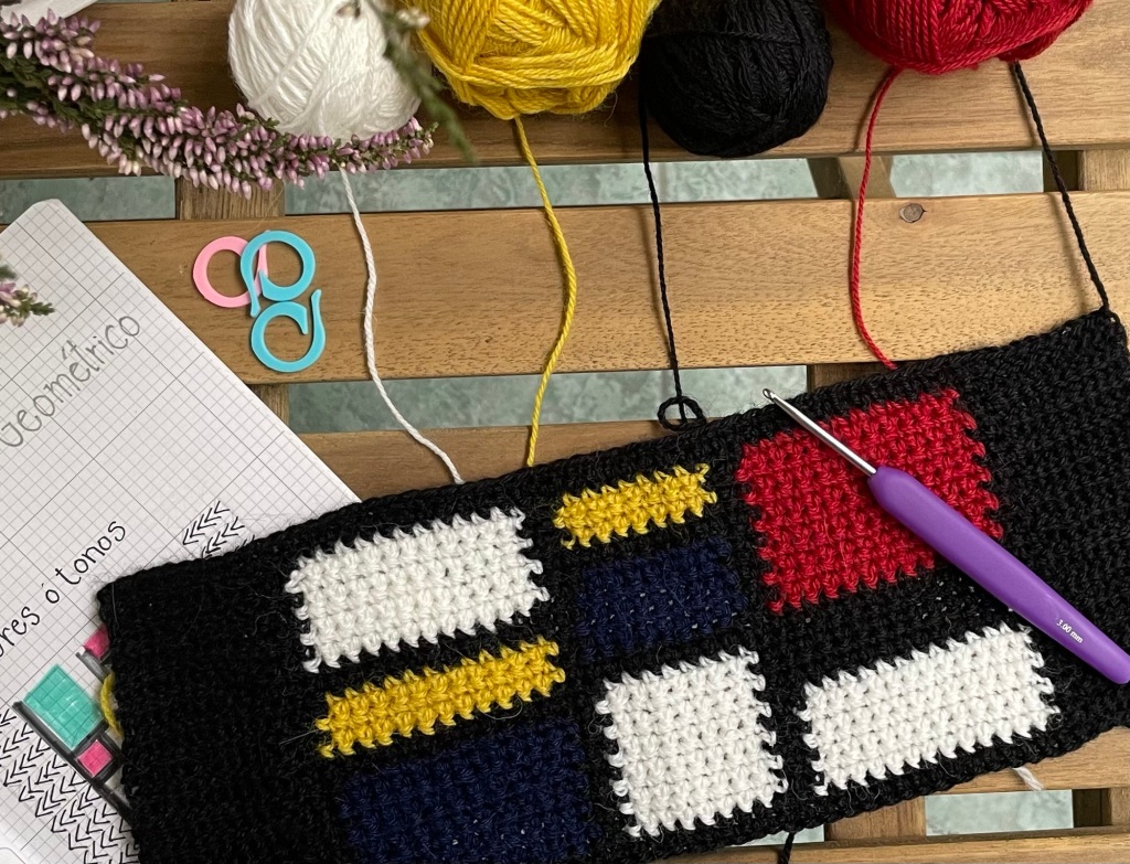 Descubre 5 recursos gratuitos para empezar a tejer a crochet o punto.